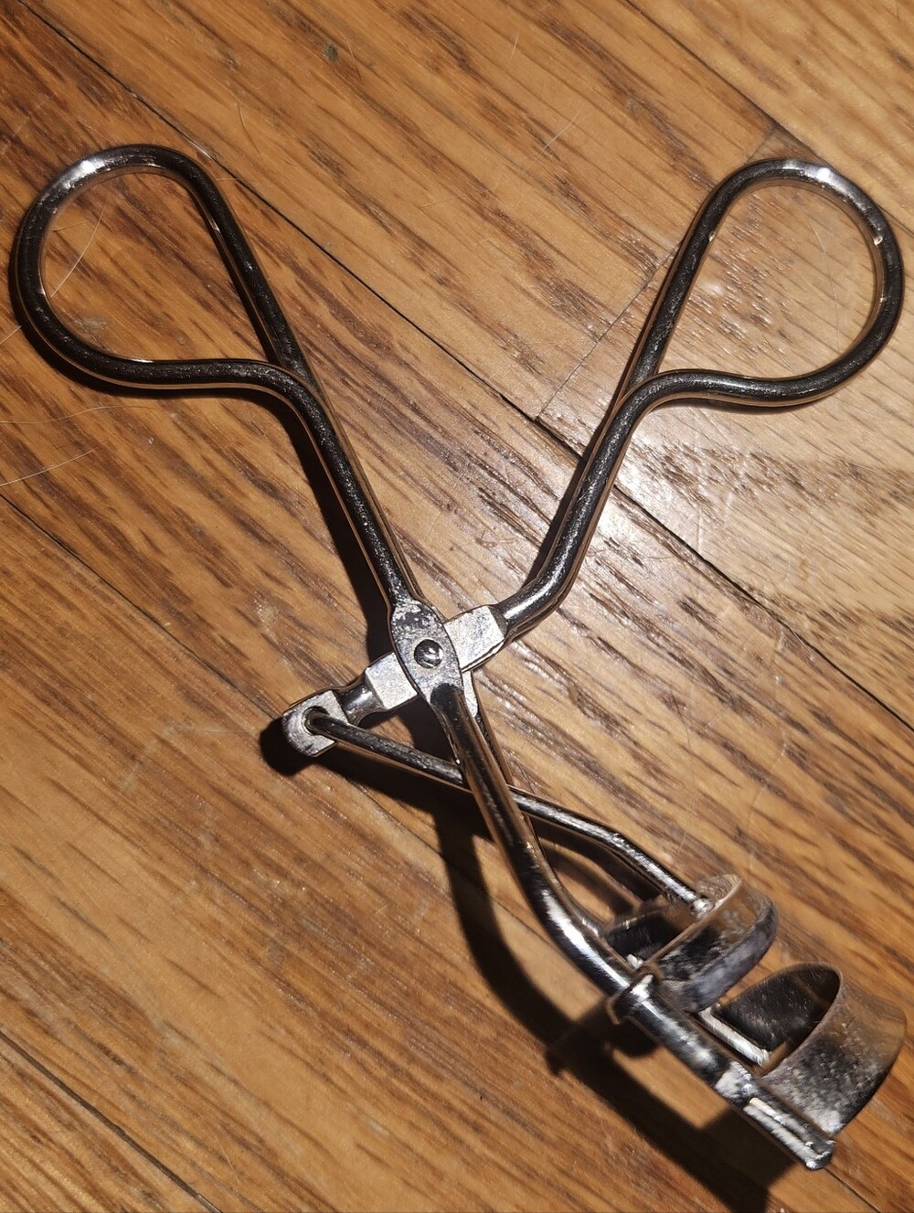 Eyelash Curler In Silver, Makeup Tool To Gentley Curl Natural Eyelashes